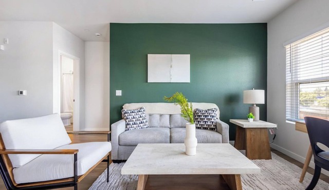 Landing | Incredible 1BD, Gym, Clubhouse
