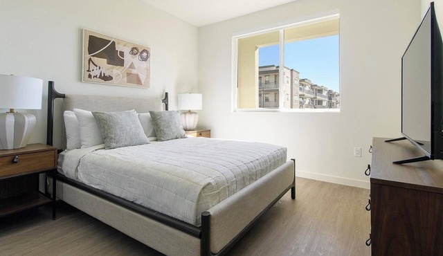 Landing | Spectacular 2BD, Pool, Clubhouse