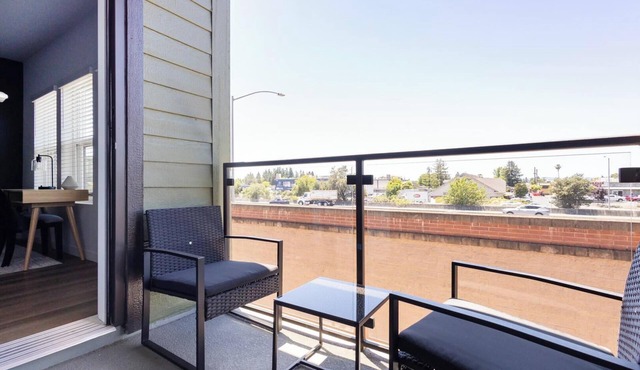 Landing | Spectacular 2BD, Gym, Courtyard