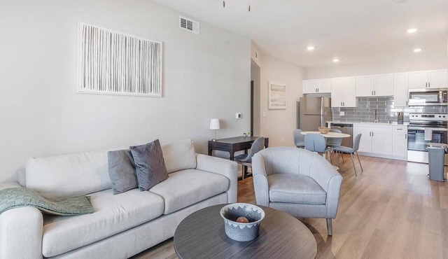 Landing | Stylish 2BD, Rooftop Lounge, Pool