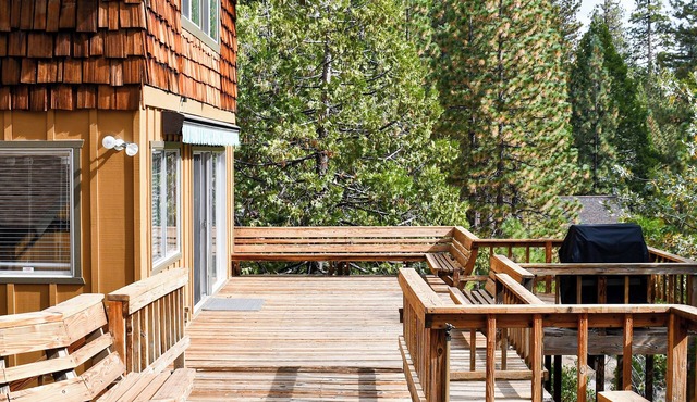 Large Cabin in Cold Springs 3 Minutes From Pinecrest Lake & Dodge Ridge WiFi