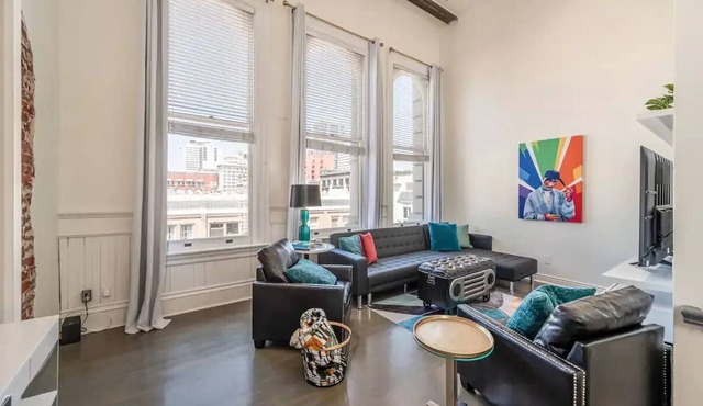 Large Stylish Loft in Gaslamp, 5 Beds w/ 1 Parking