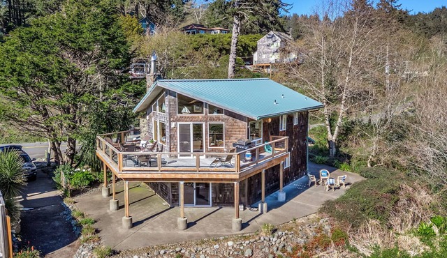 Legasea on the Pond by Manzanita Beach Getaway: Dog-Friendly, Scenic Views