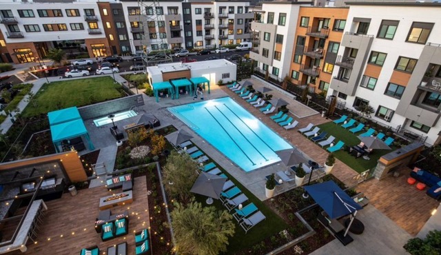 Live the Good Life in Menlo Park: Pool, Hot Tub & More