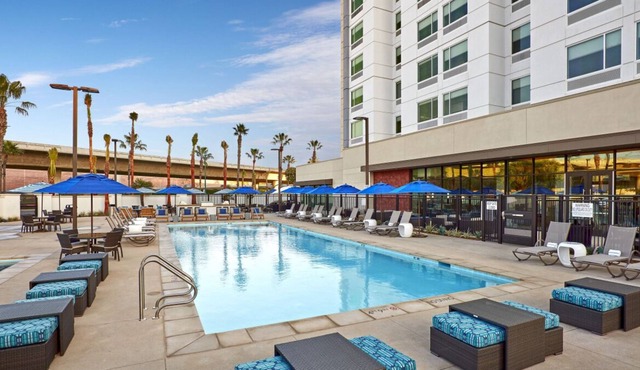 Located In The Heart of Anaheim! 4 Spacious Units, Pools!