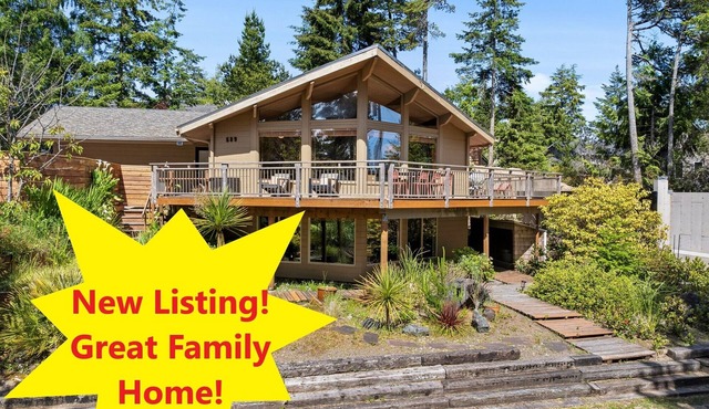 Lodge style 5 bedroom, 2 kitchens, large deck, outdoor firepit, 1 dog ok