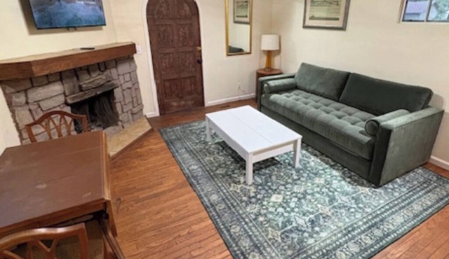 Lovely 3-bedroom cottage in South Lake Tahoe perfect for your getaway