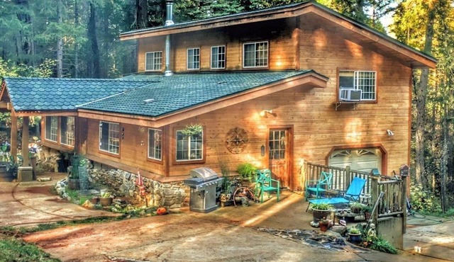 Lovely Cabin House With Outdoor Hot Tub At Way Woods Retreat