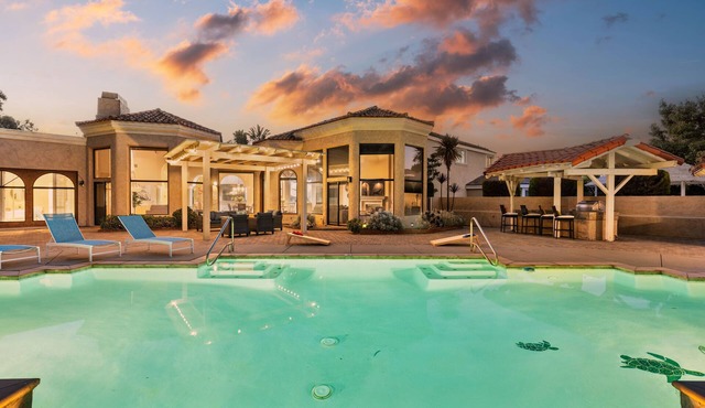 LUX - Beautiful Mansion w Pool, a Private Park, min 2 Beach And Close to Disney
