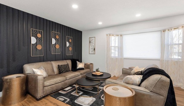 Luxe & Large 4BR/3BA Sleeps 8 Theater, GameRoom, FirePit, Fenced Yard