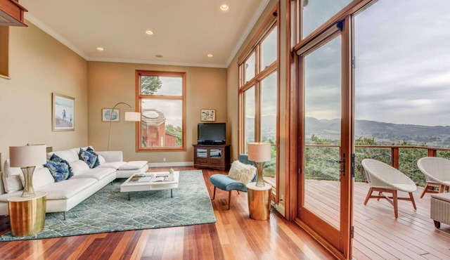 Luxe, Modern, Lavish Views, Minutes To Town 3 Bedroom Home by RedAwning