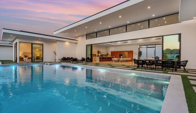 Luxe Pool + Hot Tub + Sunken Fire Pit Near La Quinta + Golf | Bravo