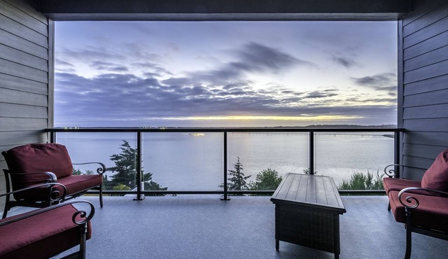 Luxurious Oregon Coast Townhouse with Mesmerizing Views!