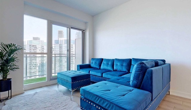 Luxury 2BDR Private Condo in Lakeshore Toronto