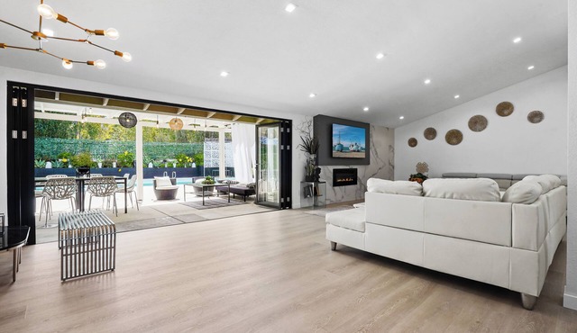 Luxury 4BDs w/Pool at Thousands Oaks
