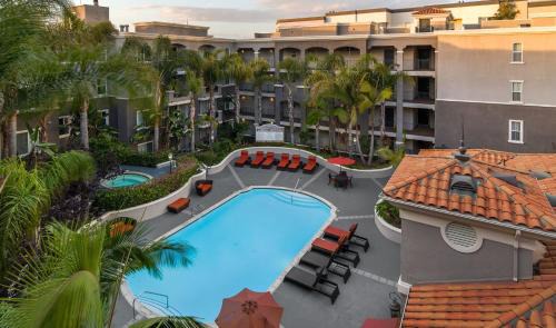 Luxury Coastal 1 & 2 Bedroom Retreat Near Venice with Pool & Cinema Room