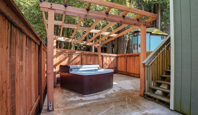 Luxury Furnished 5BR Home Sleeps 12 for 30+ Day Rental, Pet Friendly!