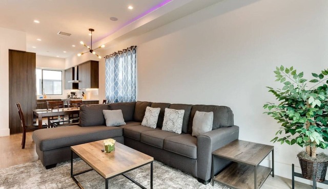 Luxury Modern 4 Bed 3 Bath Home with Rooftop Deck #3