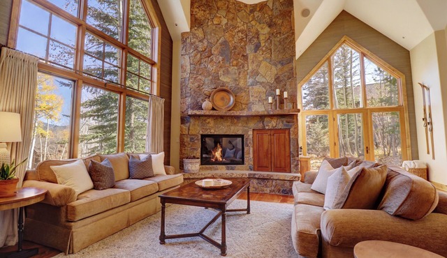 Luxury Peakside Escape - Private Hot Tub 3 Bedroom + Loft