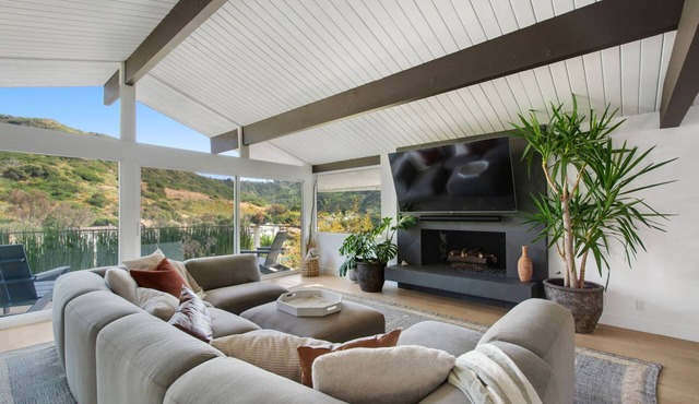 Luxury Retreat with Views, AC, and full gym in Laguna Beach