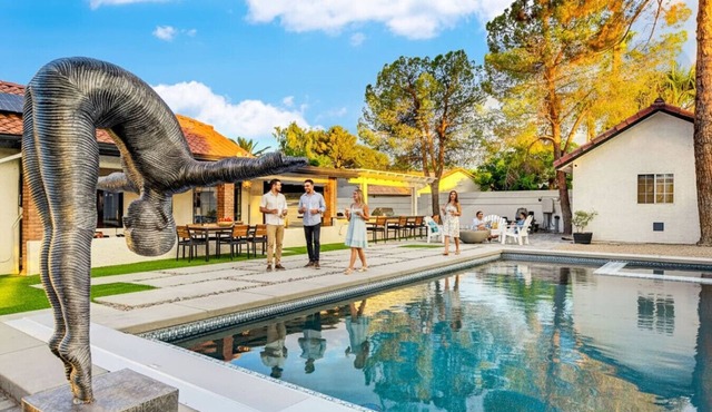 Luxury Villa: Pool, Hot Tub & Fire Pit Near Strip