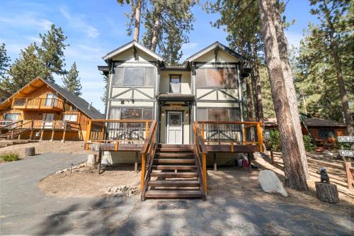 Mama Bear's Cottage - Close to Bear Mountain, Walk to Zoo!
