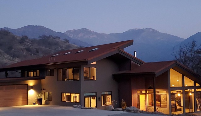 Matanah Meadows Farm, House Great for 2 Families, Sequoia National Park and Farm