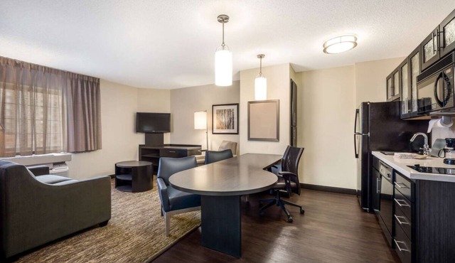 Maximum Comfort! 2 Spacious Units with Full Kitchens, Pets are Allowed!