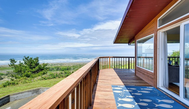 Mckinleyville Getaway w/Hot Tub & Ocean Views!
