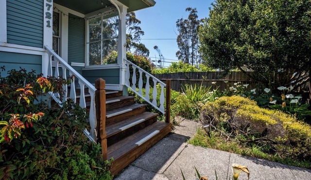 Mendocino Coast-Albion Ocean House, A home, with Ocean view, hot tub. Sleeps 6