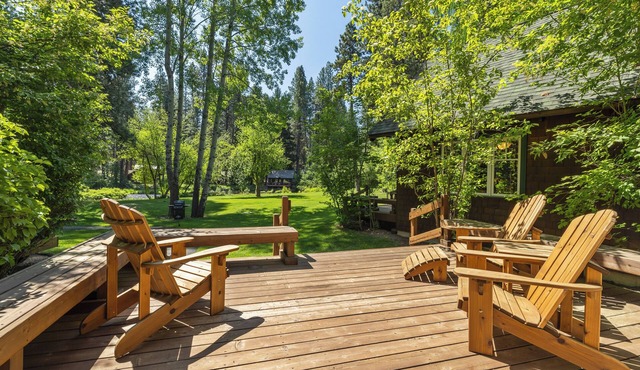 Metolius River Resort Cabin 3 Luxurious cabin on the Metolius River w/fireplace