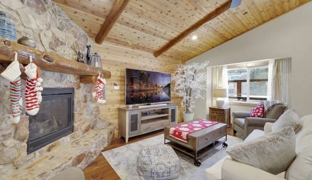 Mins From Lake & Ski Resorts - The Luna Lodge - Air Hockey & Foosball - Peaceful