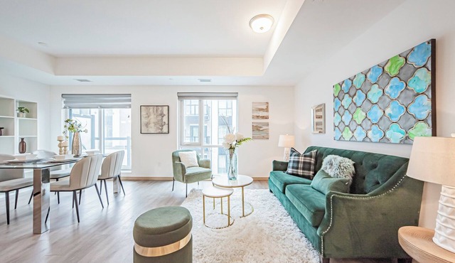 Modern 2Beds TownHome Toronto - 5MINs to Seneca College & Fairview Mall