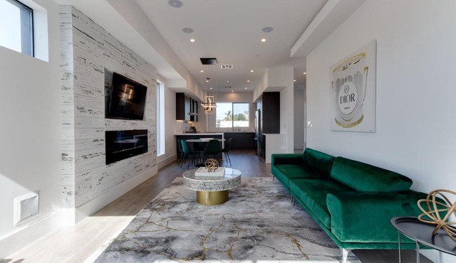 Modern 5 Bedroom Masterpiece With Rooftop Deck