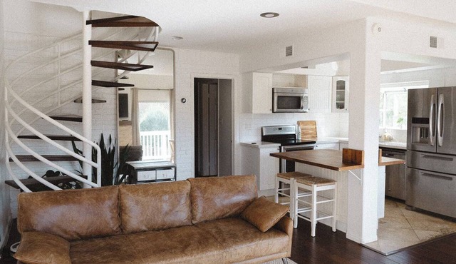 Modern Beach House, 8 mins to beach