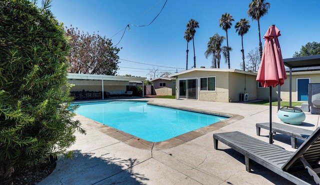 Modern Gem w/Outdoor Oasis: 5 Mi to Lake Jennings