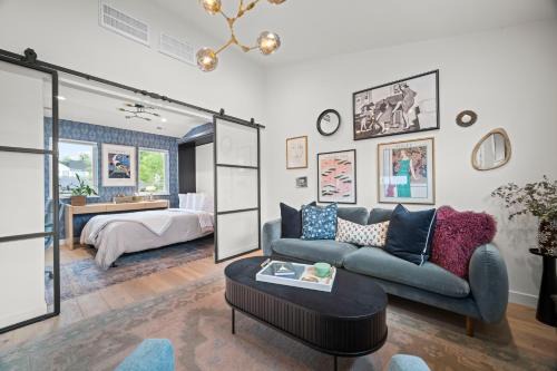 Modern Studio with Workspace and Kitchenette