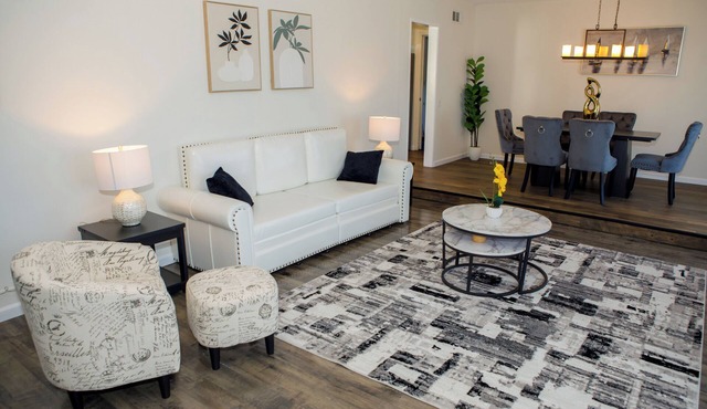 Modern, Stylish Stay in Thousand Oaks