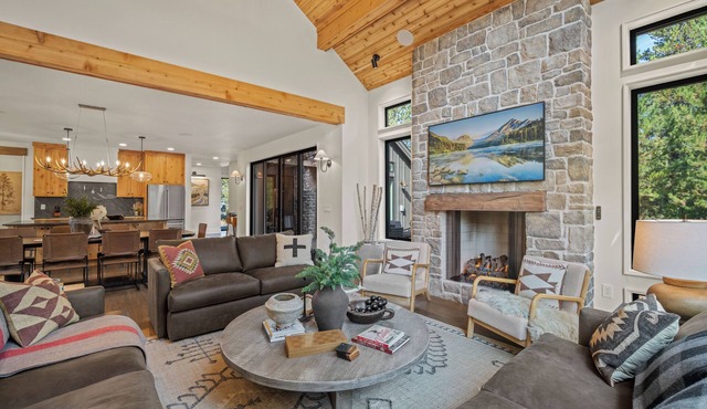 Modern Sunriver Escape with Access to The Cove