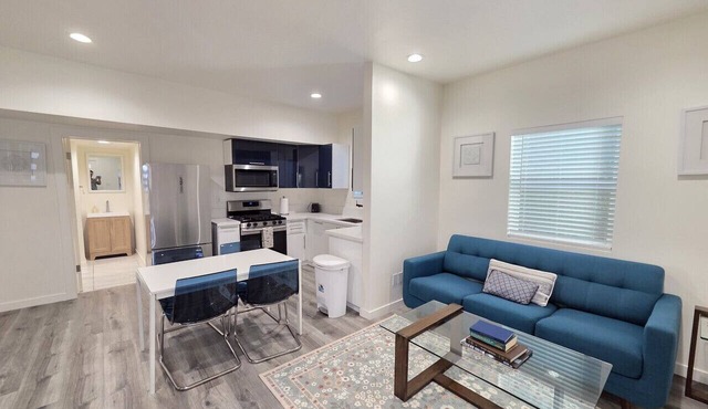 Modern Venice 2 Bedroom