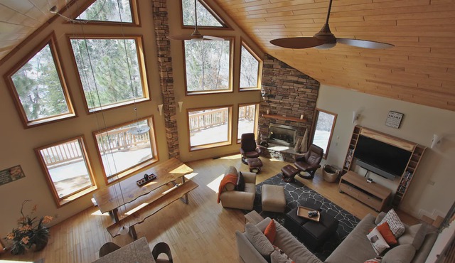 Moonridge Escape - Views! Hot Tub! Sledding! Steps to Slopes!