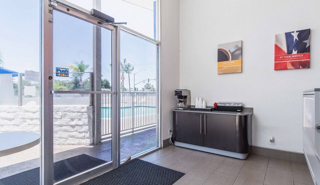 Motel 6 Bakersfield, CA - Central