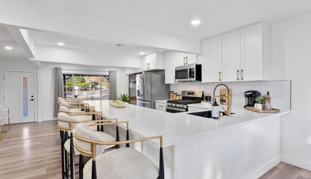 Mount Helix, Jacuzzi, King Bed, EV Charger