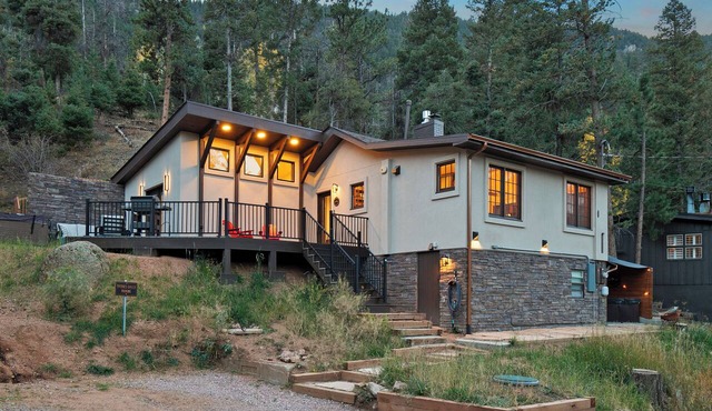 Mountain Cabin w/Scenic Views, Deck, Hot Tub, Fire Pit, Forest & Peak Retreats