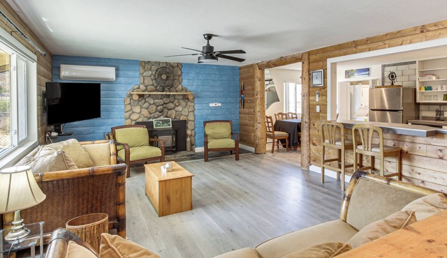 Mountain Views! High Desert Hideaway in Oynx