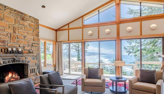 Neahkahnie Vista by Manzanita Beach Getaway: On 1/4 Acre & Views in Every Room