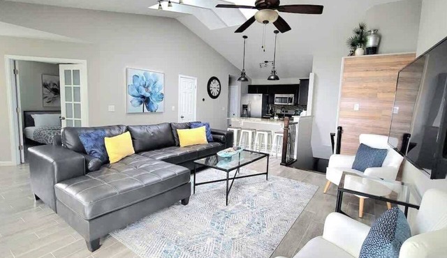NEW 6bdrms, 6baths; Near Dining, Shops, & Shops. Great for Red Rocks & Downtown!