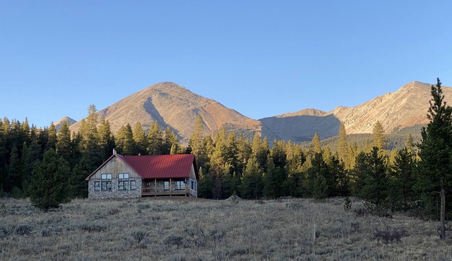 New! Premier 3 bedroom cabin in Taylor Park. Base of the Collegiate Mountains.
