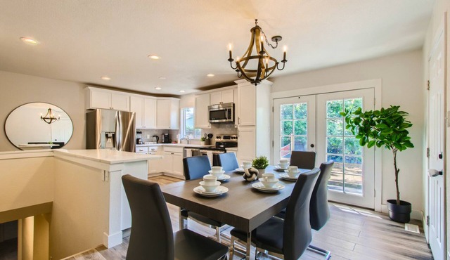 NEW, Spacious 5B w/Backyard |Pet Friendly| Near DT