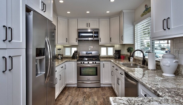 Newer-Built Home . Away From the Crowds, Close to the Sand! Lower Unit